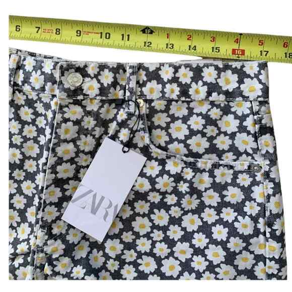 Zara Daisy Print High Waisted Straight Shorts Sizes 8 and 12 - Picture 8 of 10